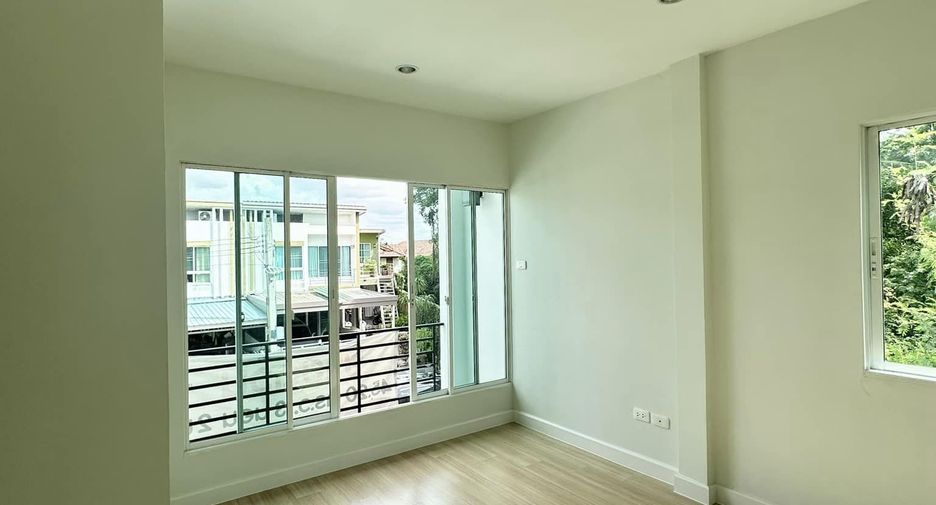 Reihenhaus zum Kauf mit 3 Zimmer in Khlong Sam Wa, Bangkok