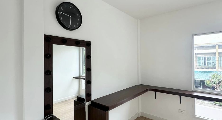 Reihenhaus zum Kauf mit 3 Zimmer in Khlong Sam Wa, Bangkok