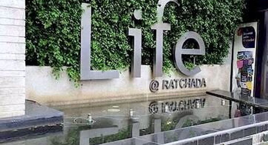 For sale 2 bedrooms condo in Huai Khwang, Bangkok