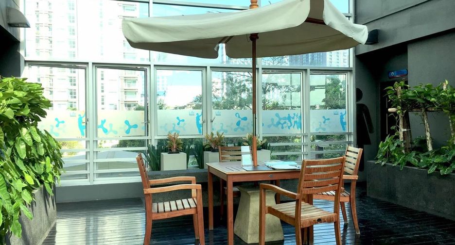 For sale 2 bedrooms condo in Huai Khwang, Bangkok