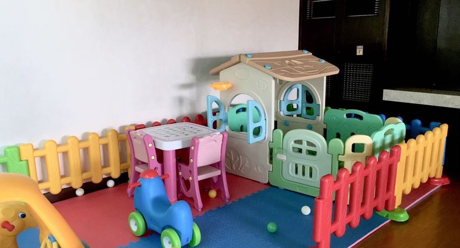 For sale 2 bedrooms condo in Huai Khwang, Bangkok