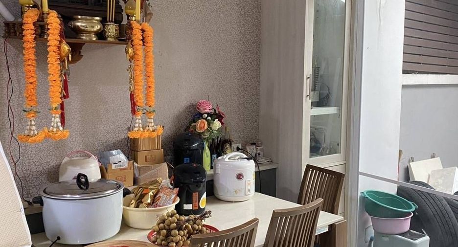 For sale 3 bedrooms townhouse in Chom Thong, Bangkok