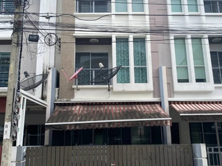 For sale 3 bedrooms townhouse in Chom Thong, Bangkok