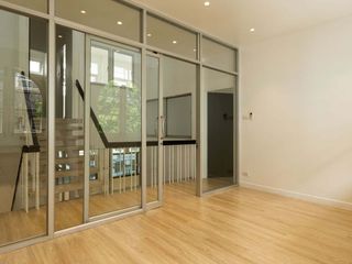 For rent 5 bedrooms retail Space in Watthana, Bangkok