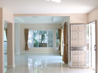 Haus zum Kauf mit 3 Zimmer in Thung Khru, Bangkok