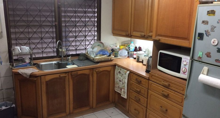 For sale 5 bedrooms house in Chatuchak, Bangkok