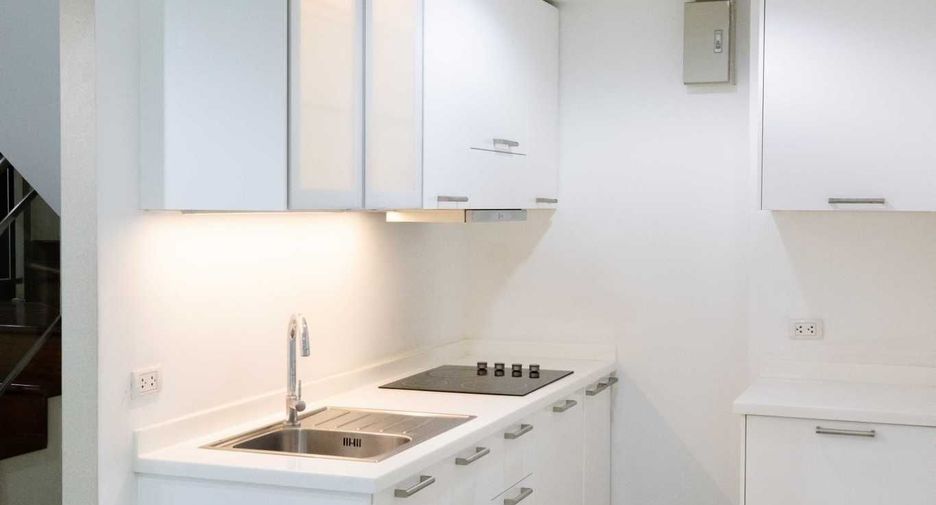 Condo en venta de 5 habitaciones en Huai Khwang, Bangkok