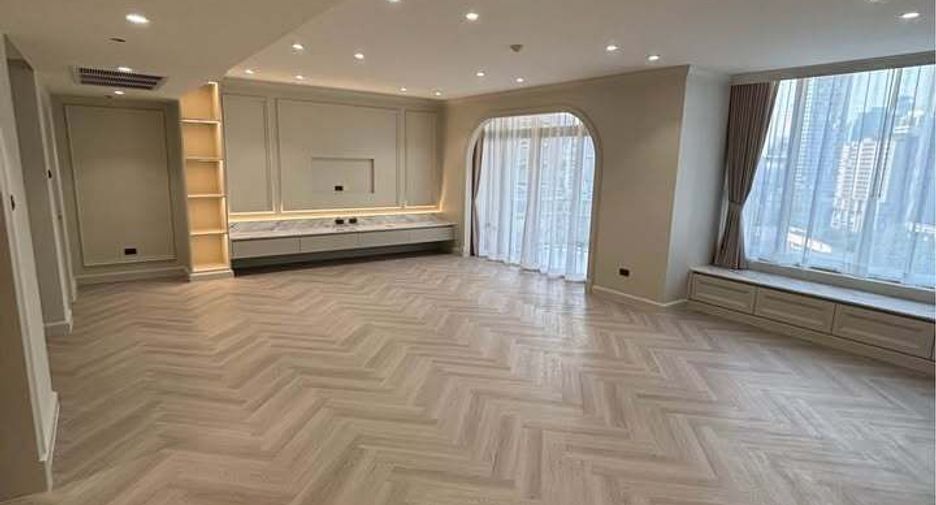 For rent 3 bedrooms condo in Pathum Wan, Bangkok