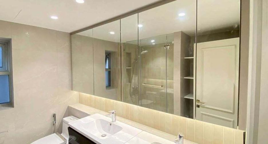 For rent 3 bedrooms condo in Pathum Wan, Bangkok