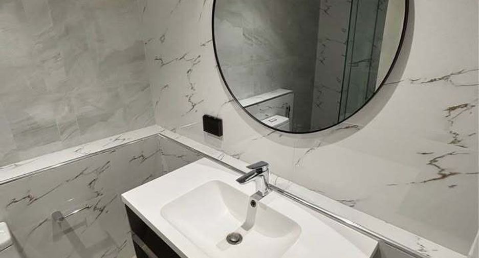 For rent 3 bedrooms condo in Pathum Wan, Bangkok