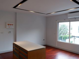 Casa en alquiler de 5 habitaciones en Saphan Sung, Bangkok