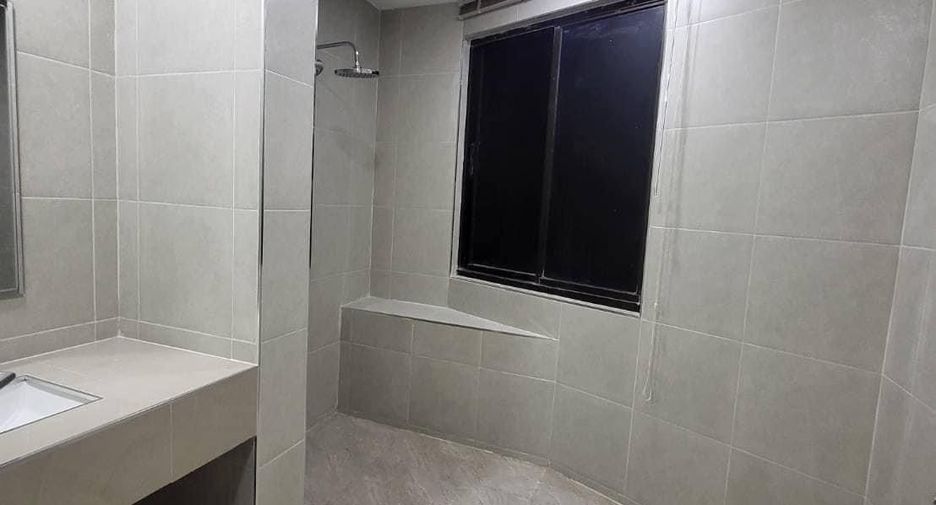 For rent 4 bedrooms condo in Watthana, Bangkok