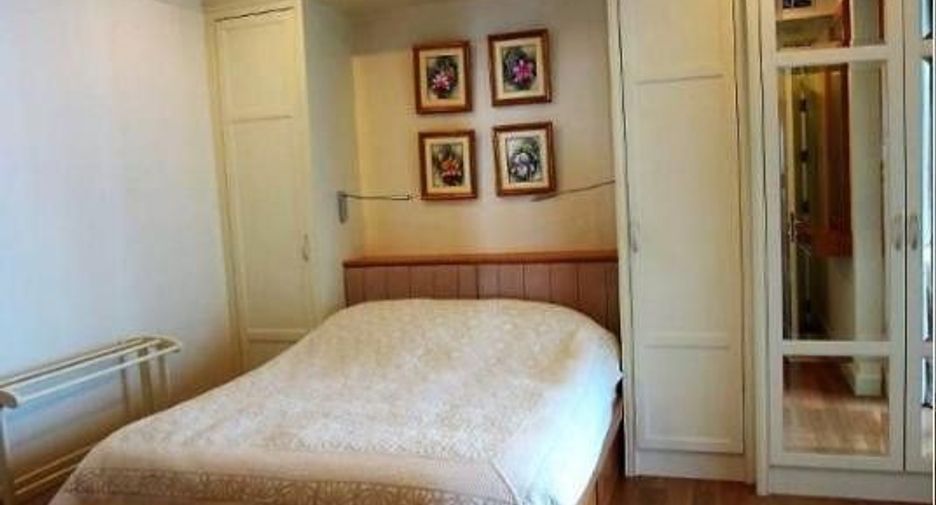For rent 3 bedrooms condo in Pathum Wan, Bangkok