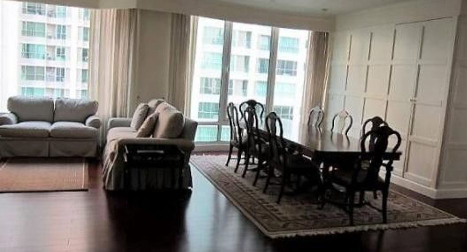 For rent 3 bedrooms condo in Pathum Wan, Bangkok
