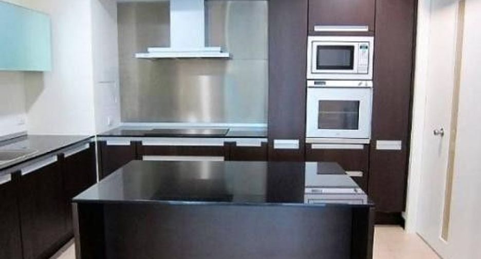 For rent 3 bedrooms condo in Pathum Wan, Bangkok