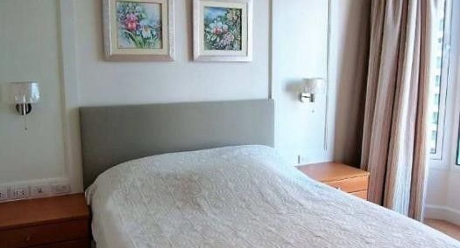 For rent 3 bedrooms condo in Pathum Wan, Bangkok