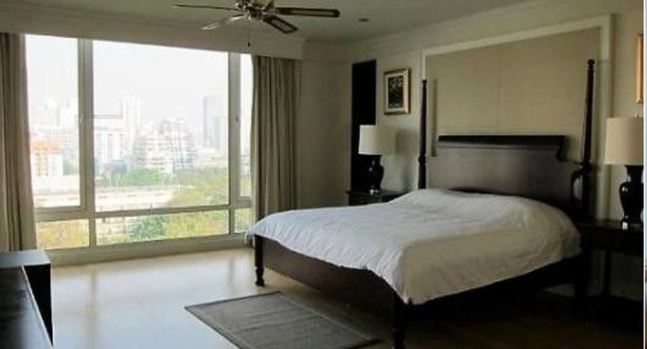 For rent 3 bedrooms condo in Pathum Wan, Bangkok