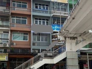 出售 2 卧室 联排别墅 在 Lat Phrao, 曼谷