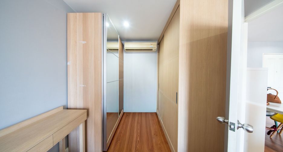 For sale 1 bed condo in Khlong Toei, Bangkok