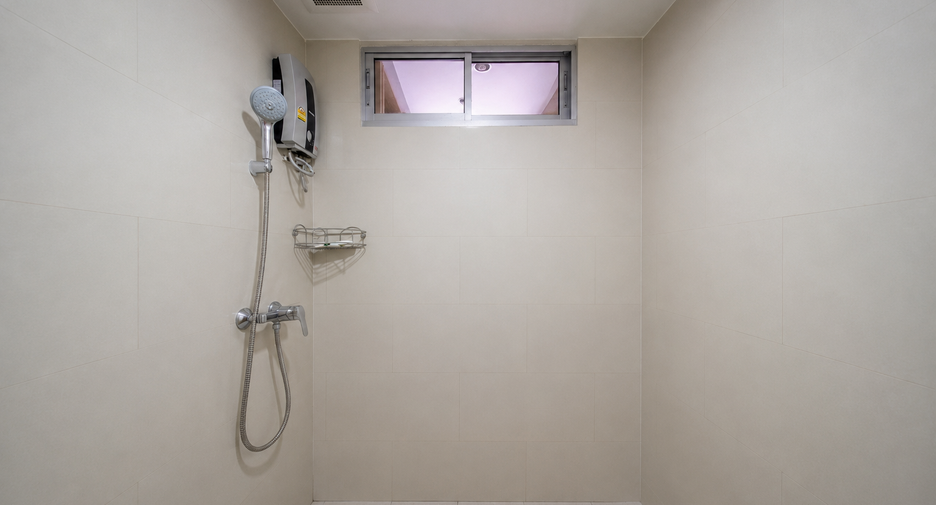 For sale 1 bed condo in Khlong Toei, Bangkok
