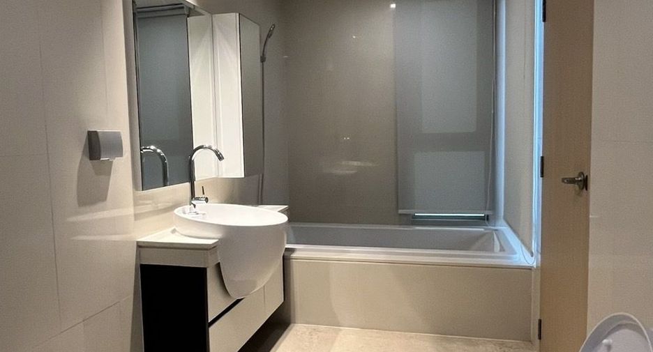 For sale 2 bedrooms condo in Khlong Toei, Bangkok