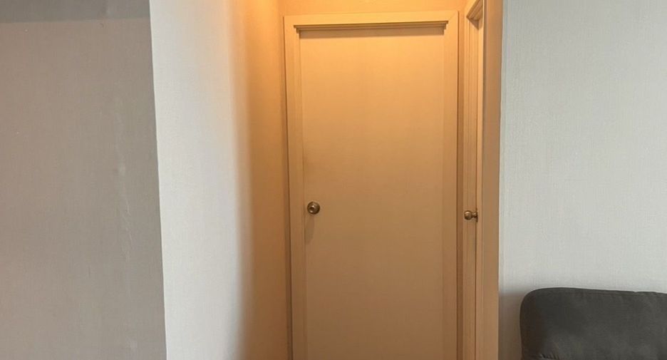 For rent 2 bedrooms condo in Bang Phlat, Bangkok