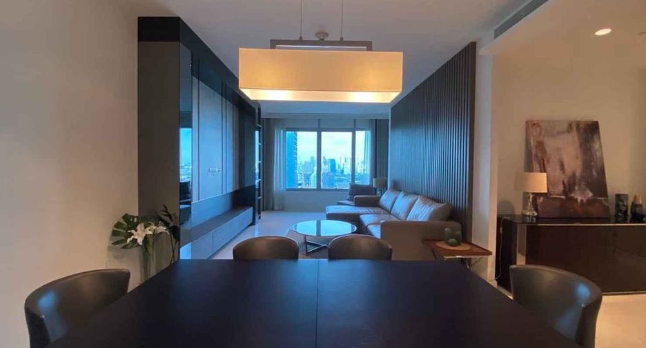 For rent 3 bedrooms condo in Pathum Wan, Bangkok