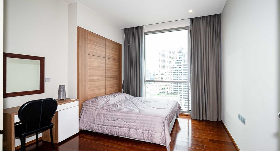 For rent 2 bedrooms condo in Watthana, Bangkok