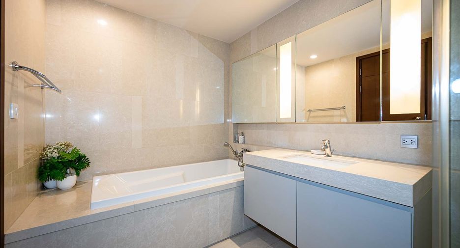 For rent 2 bedrooms condo in Watthana, Bangkok