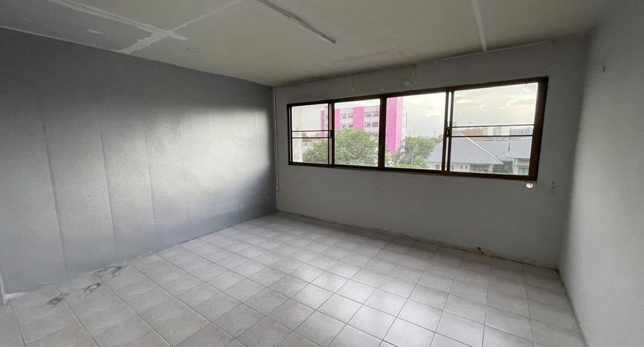 For rent retail Space in Wang Thonglang, Bangkok
