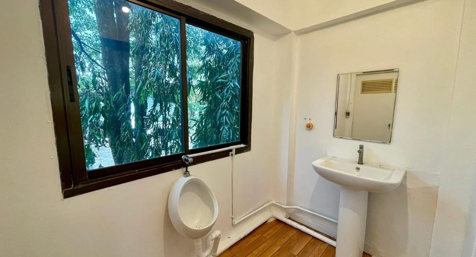 For rent retail Space in Wang Thonglang, Bangkok