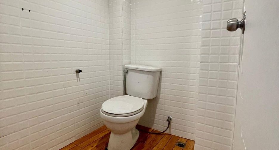 For rent retail Space in Wang Thonglang, Bangkok