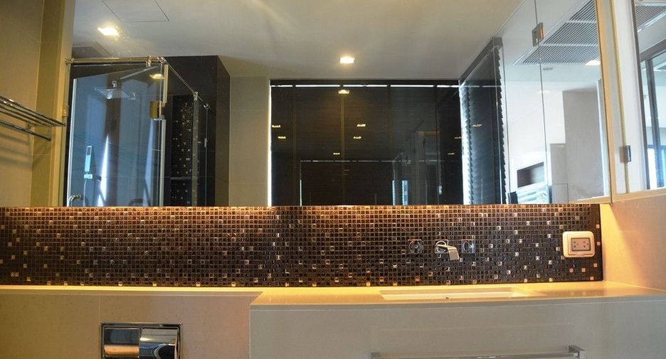 For sale 2 ベッドルーム condo in Sathon, Bangkok