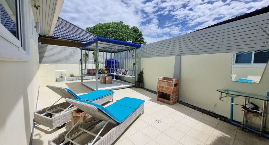 For rent 3 bedrooms villa in Mueang Phuket, Phuket