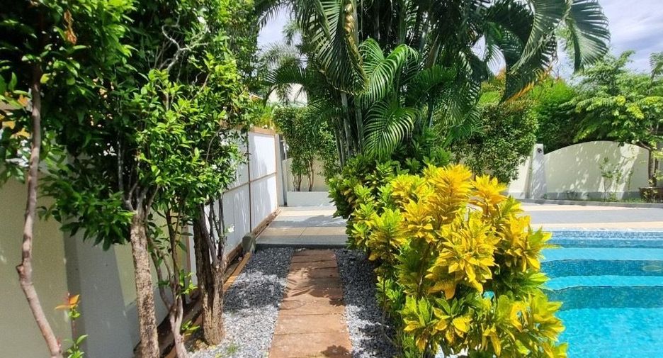 For rent 3 bedrooms villa in Mueang Phuket, Phuket