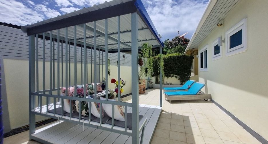 For rent 3 bedrooms villa in Mueang Phuket, Phuket