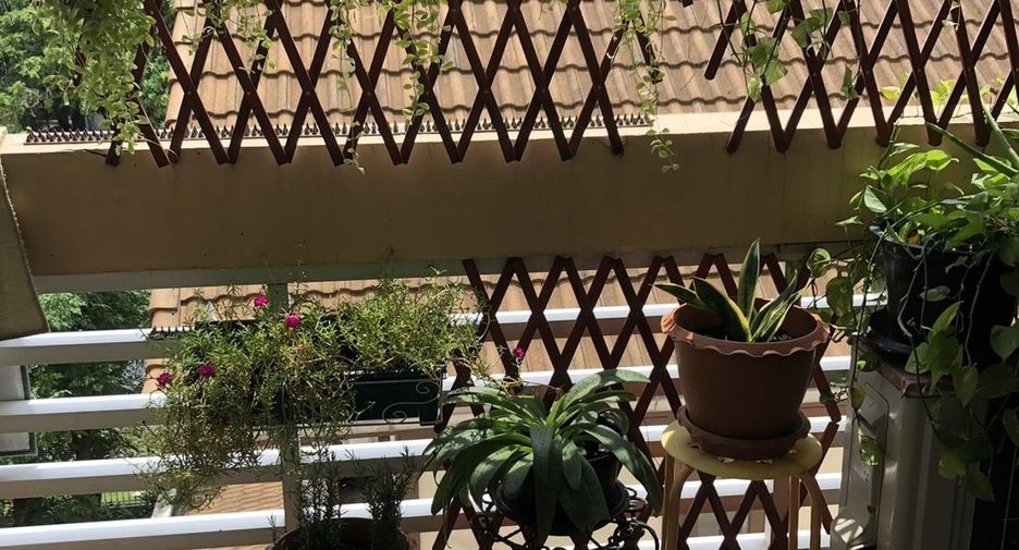 For sale 3 bedrooms condo in Watthana, Bangkok