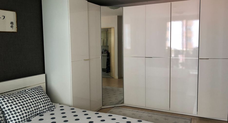 For sale 3 bedrooms condo in Watthana, Bangkok