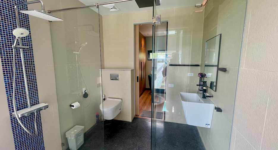 Villa en alquiler y en venta de 3 habitaciones en Mueang Phuket, Phuket
