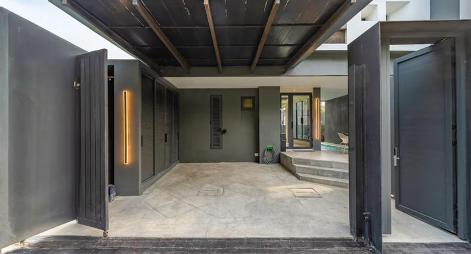 For sale and for rent 3 bedrooms villa in Mueang Phuket, Phuket