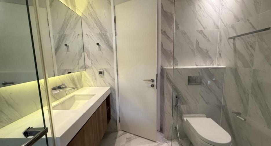 For rent 2 bedrooms condo in Khlong Toei, Bangkok