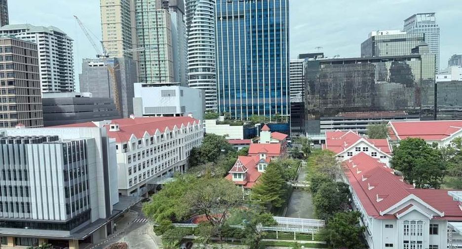 For rent 2 bedrooms condo in Pathum Wan, Bangkok