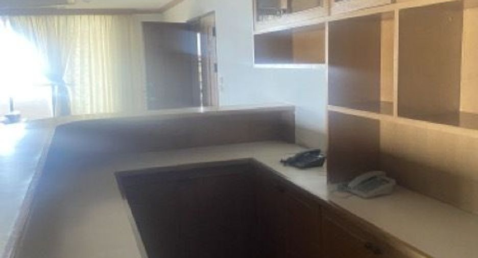 For rent 5 bedrooms condo in Watthana, Bangkok