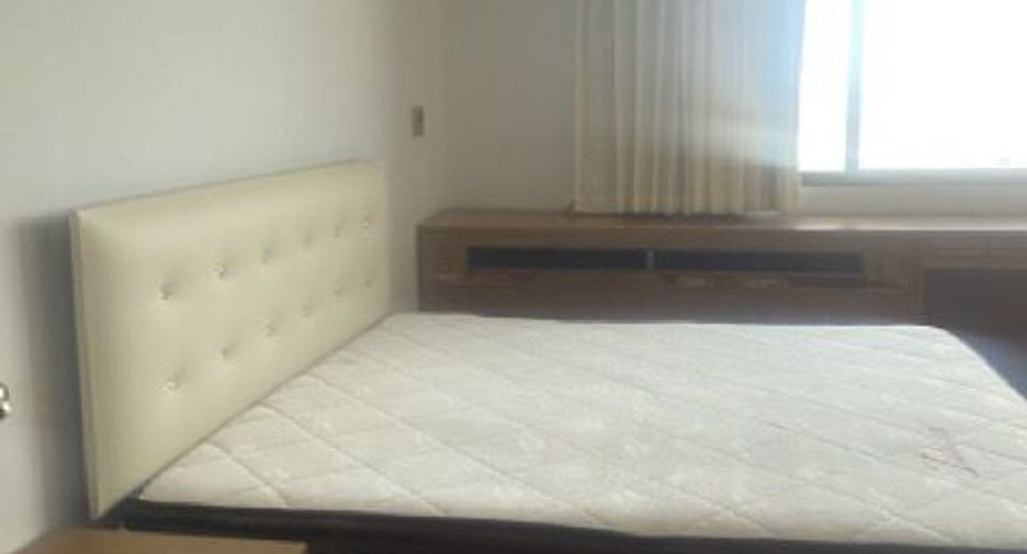 For rent 5 bedrooms condo in Watthana, Bangkok