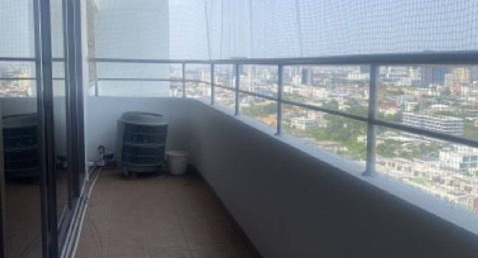 For rent 5 bedrooms condo in Watthana, Bangkok