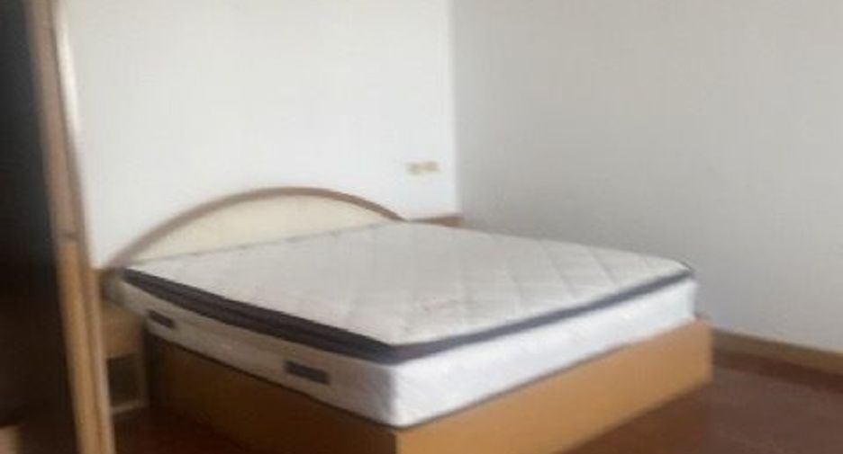 For rent 5 bedrooms condo in Watthana, Bangkok