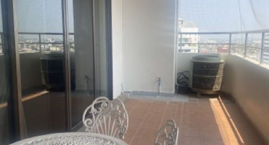 For rent 5 bedrooms condo in Watthana, Bangkok