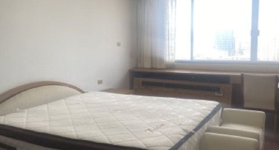 For rent 5 bedrooms condo in Watthana, Bangkok