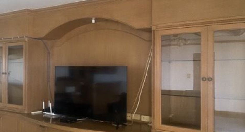 For rent 5 bedrooms condo in Watthana, Bangkok