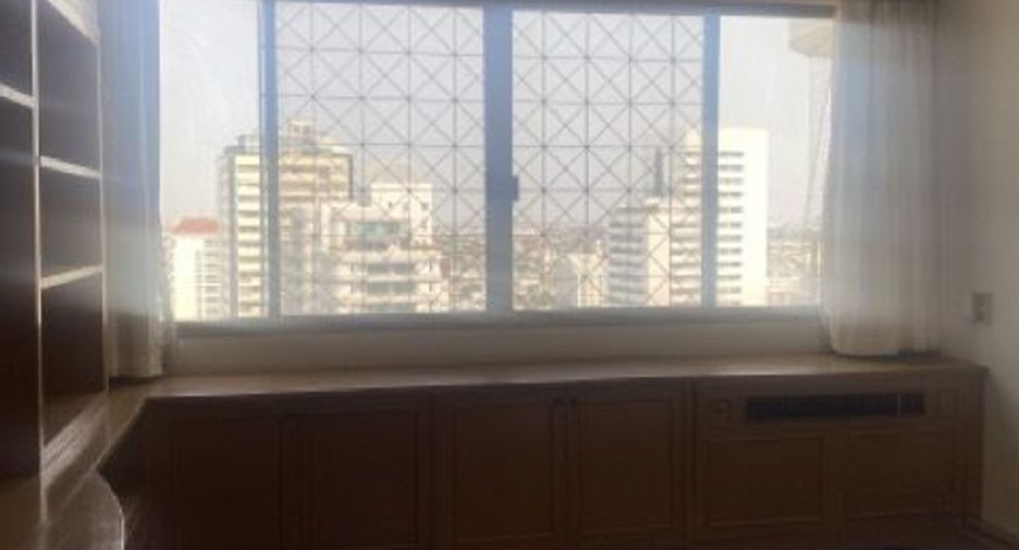 For rent 5 bedrooms condo in Watthana, Bangkok